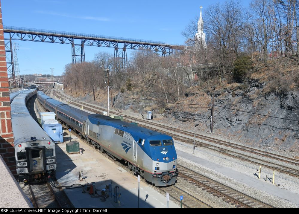 AMTK 97 arrives on train 284